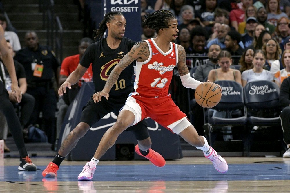 爵士鏖战灰熊，萨博尼斯制霸全场