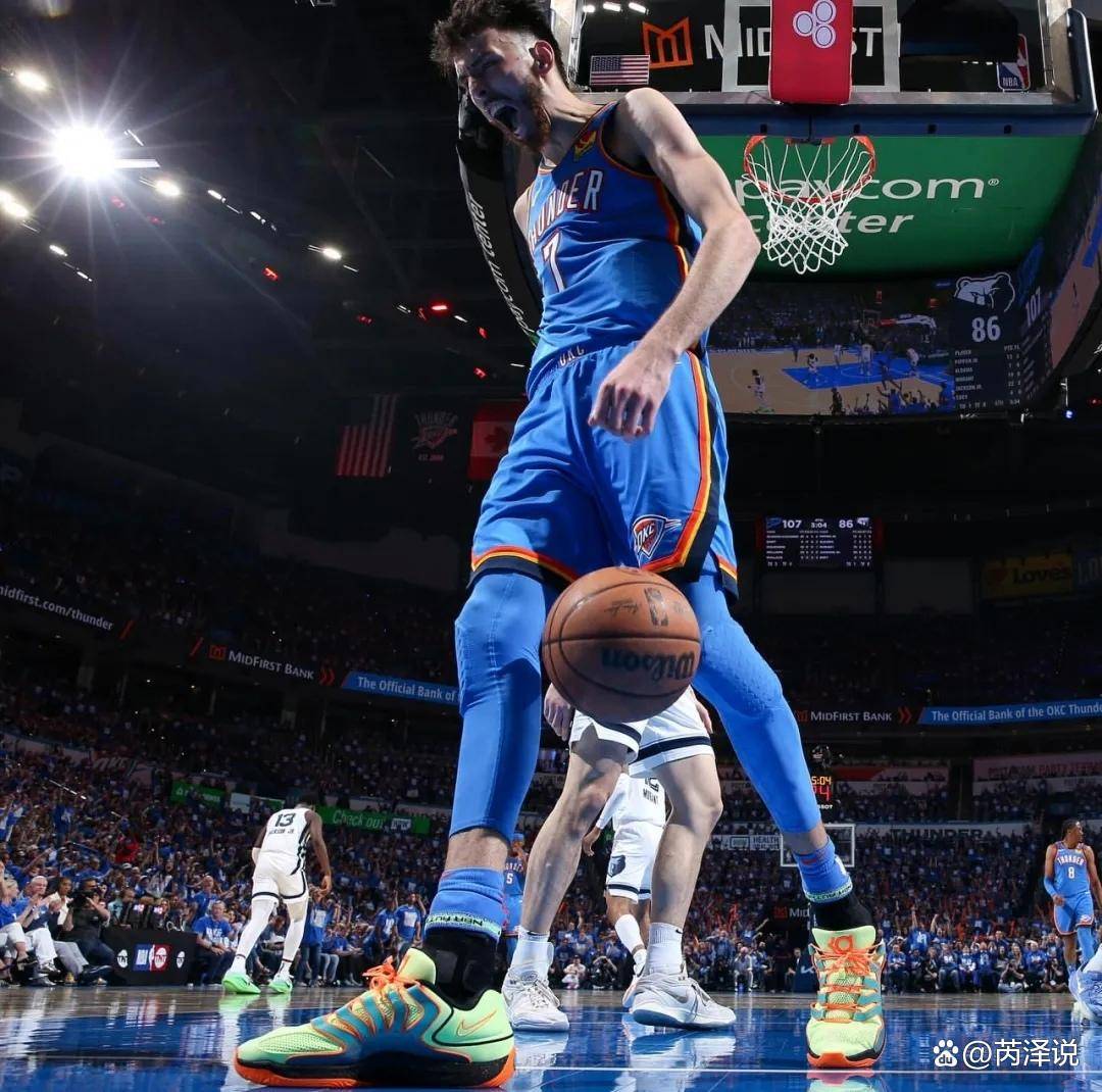 爵士鏖战灰熊，萨博尼斯制霸全场