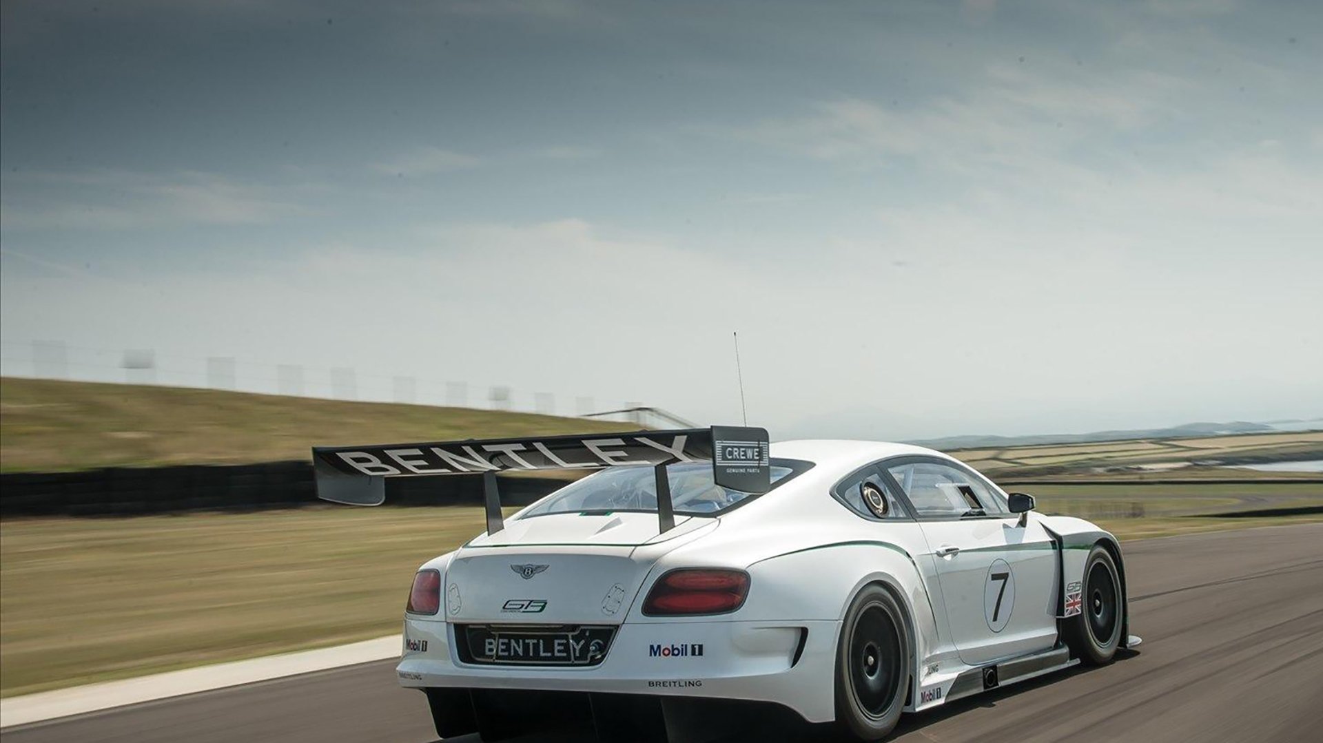 双杯之战，国家荣誉与商业盛宴的终极碰撞