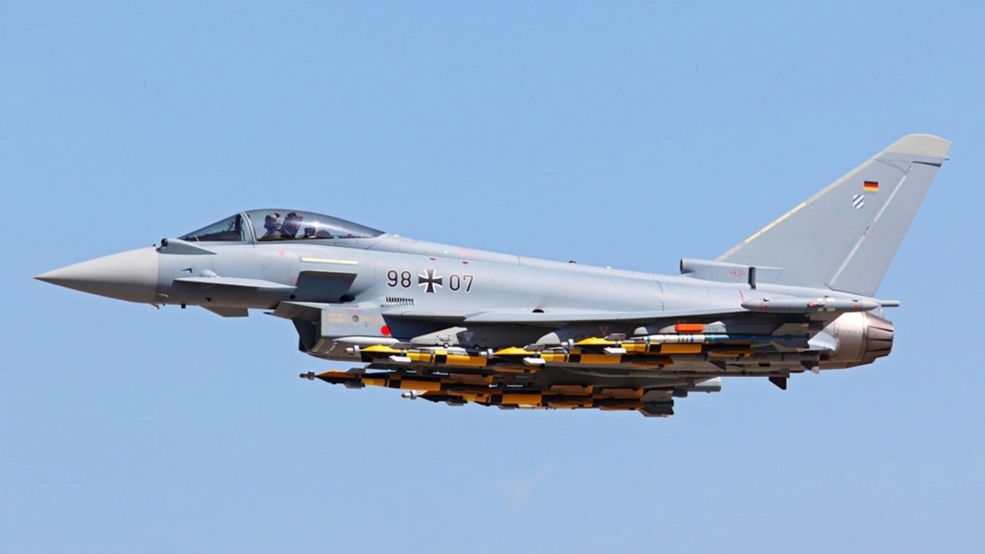 钢蓝映雪，姆巴佩的救赎闪电三重奏，法兰西完美风暴席卷洪都拉斯